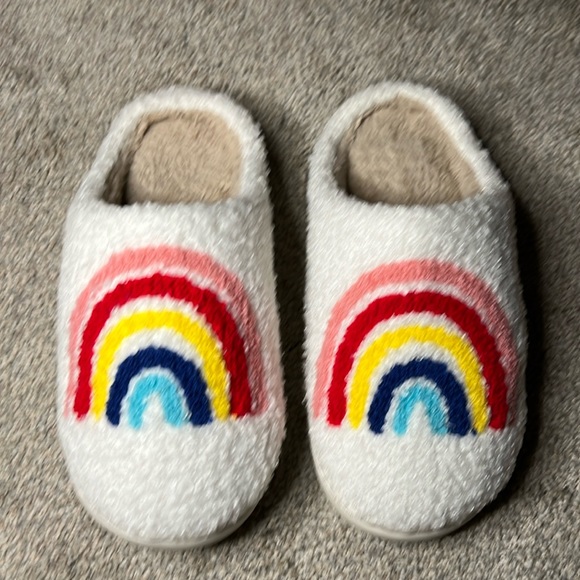 NEW Rainbow 7.5-8 Slippers Ivory/White Soft Plush Faux Fur Comfy Warm Slip-On - Picture 1 of 7